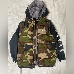 JORDAN NIKE  2FER HOODED PUFF CAMO JACKET SIZE 4T